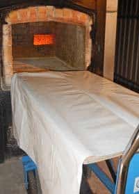 Pet cremation chamber