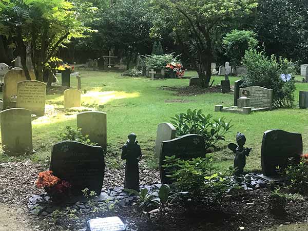 pet cemetery at Xmas 2019